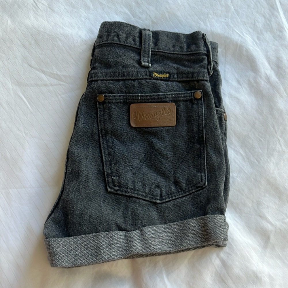 Wrangler vintage denim shorts size 27